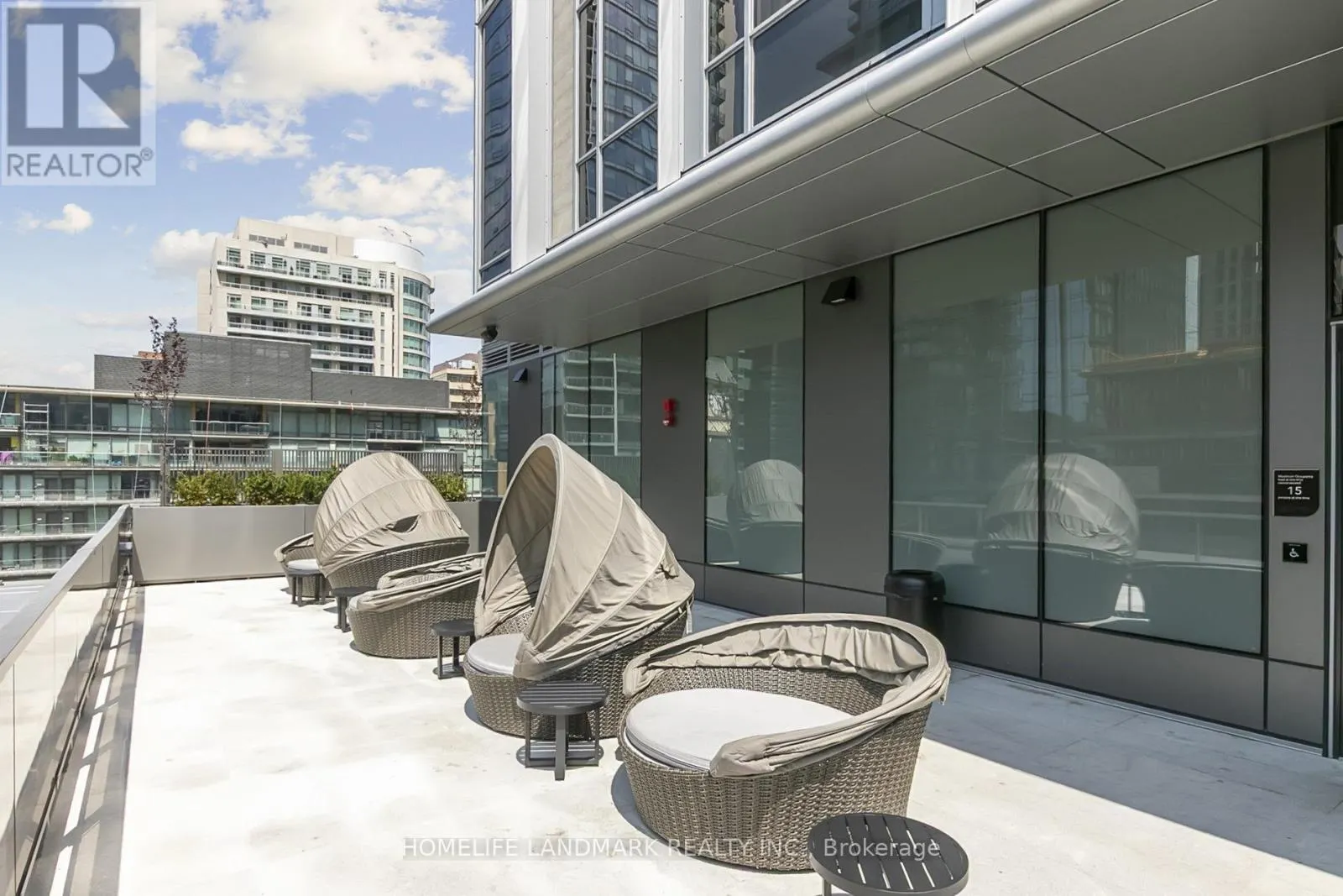 2711 - 11 YORKVILLE AVENUE