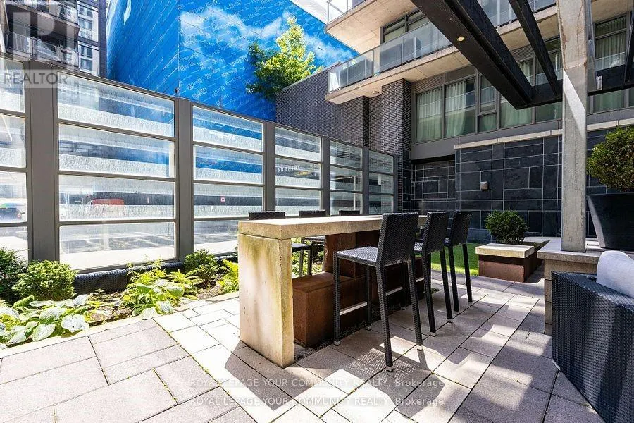 211 - 650 KING STREET W