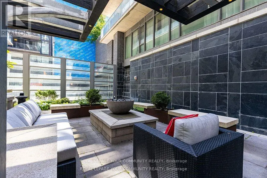 211 - 650 KING STREET W