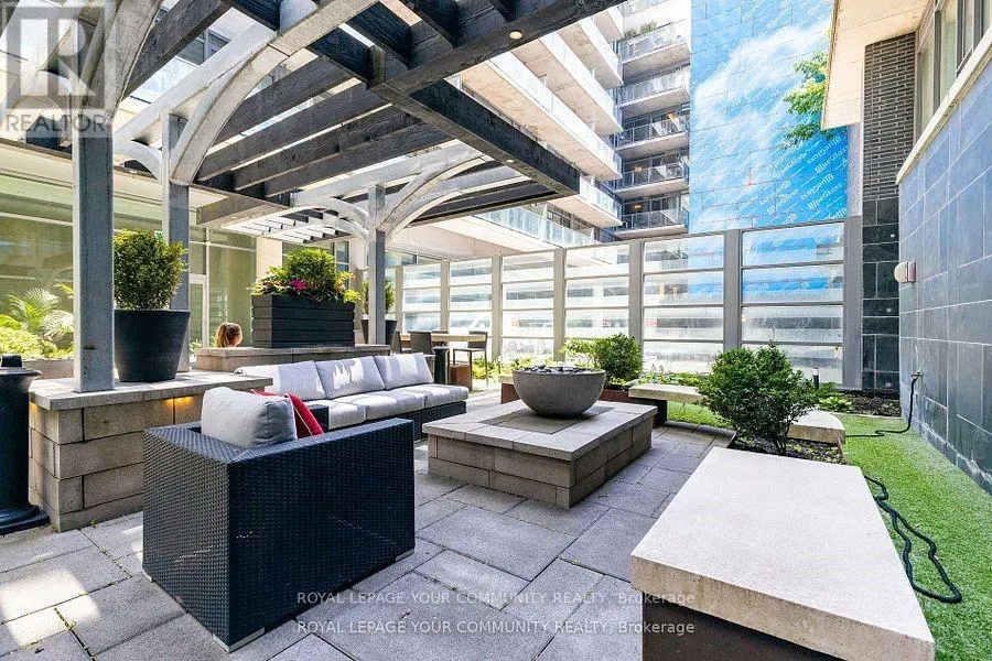 211 - 650 KING STREET W