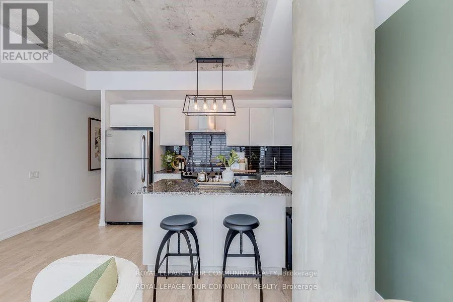 211 - 650 KING STREET W