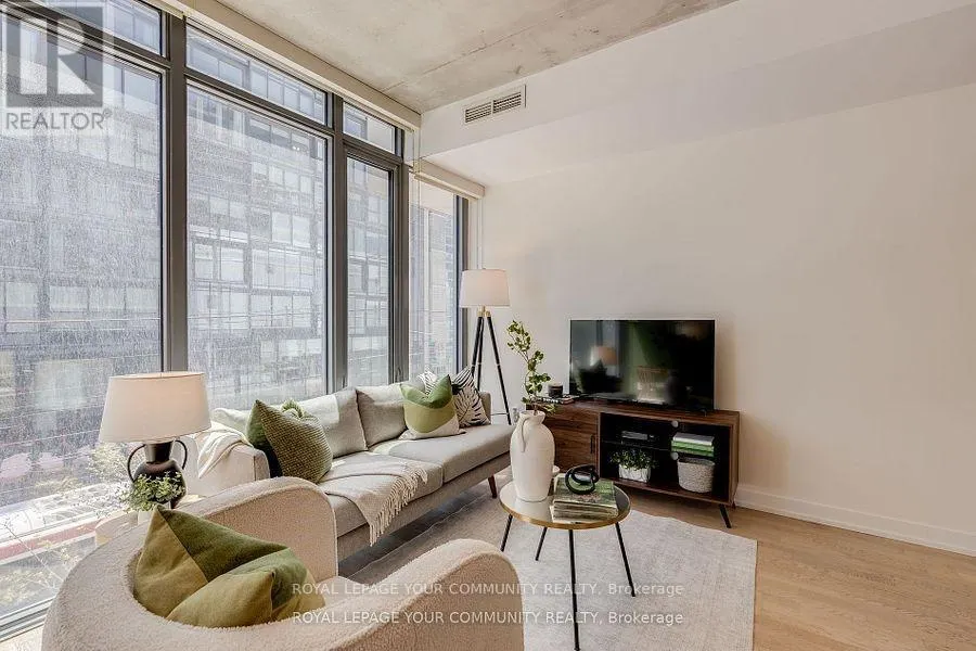 211 - 650 KING STREET W