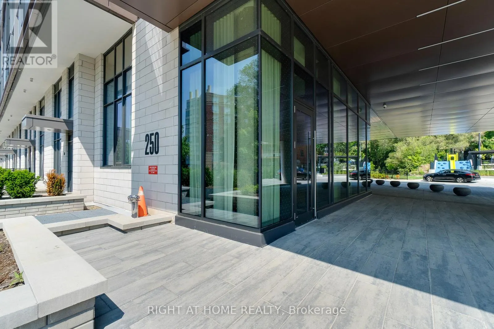 724 - 250 LAWRENCE AVENUE W