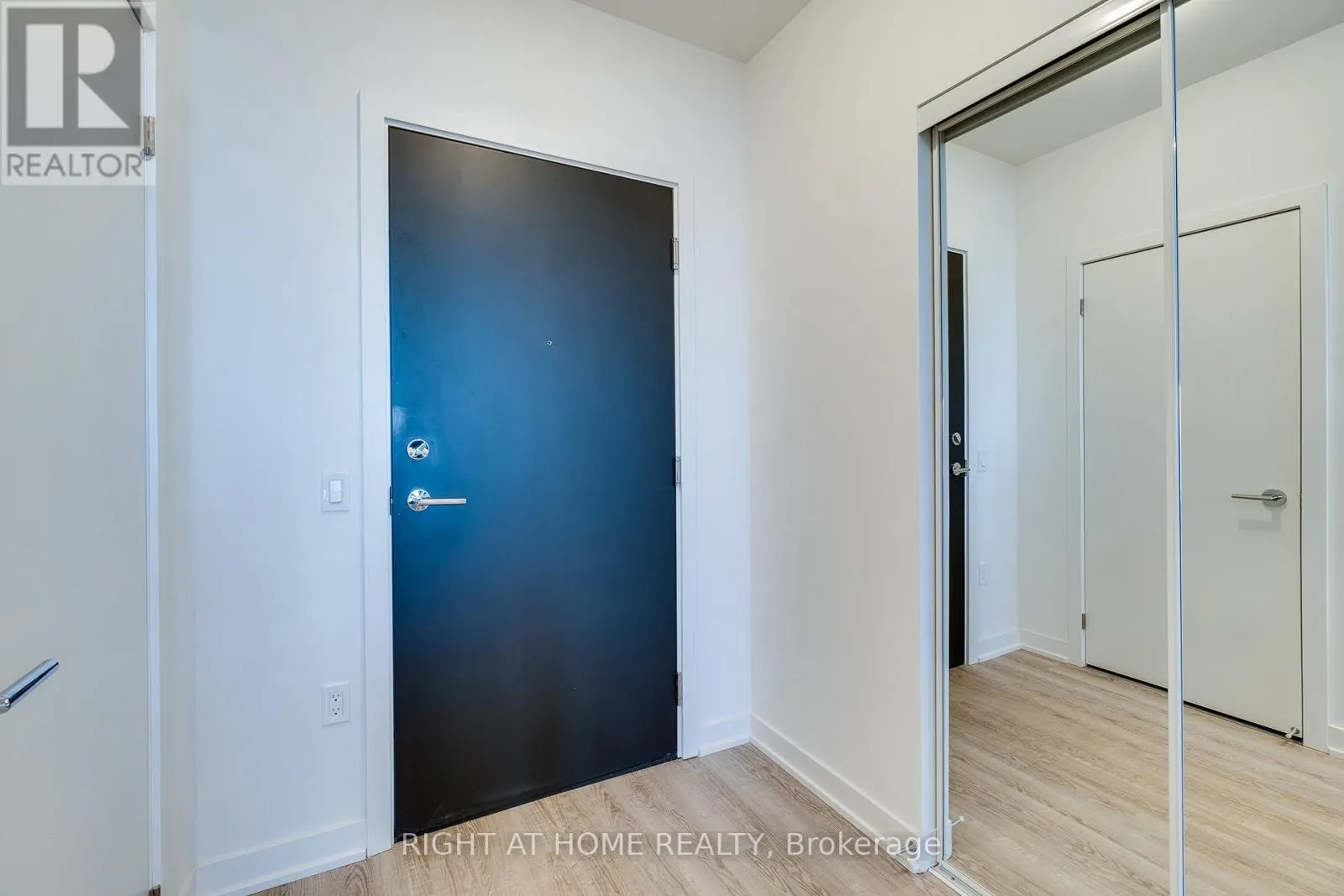 724 - 250 LAWRENCE AVENUE W
