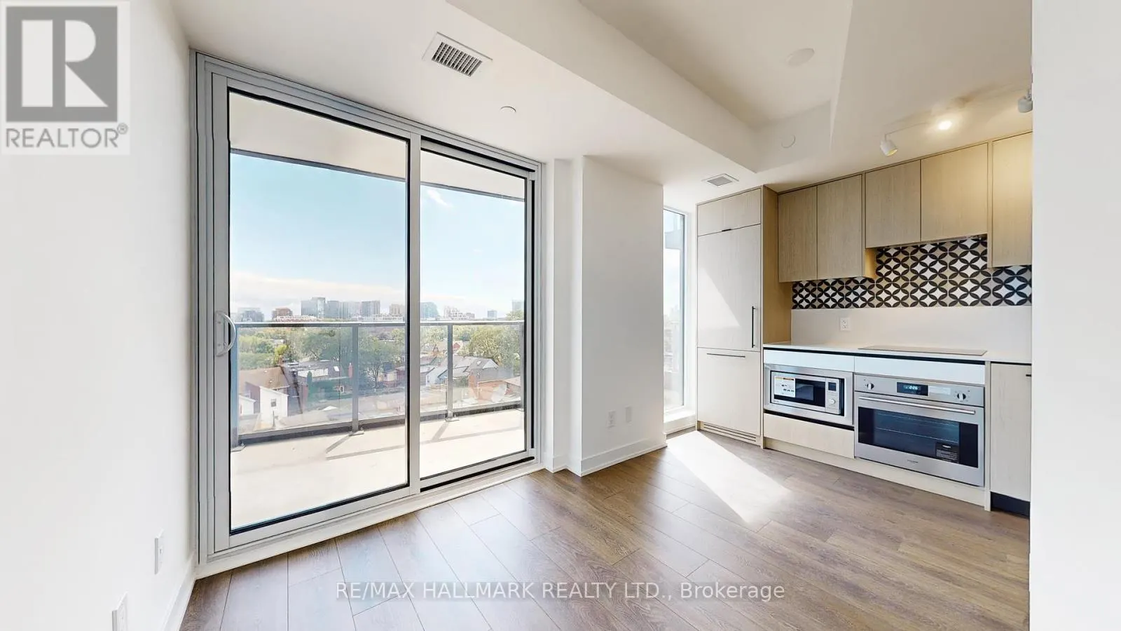 703 - 5 LAKEVIEW AVENUE