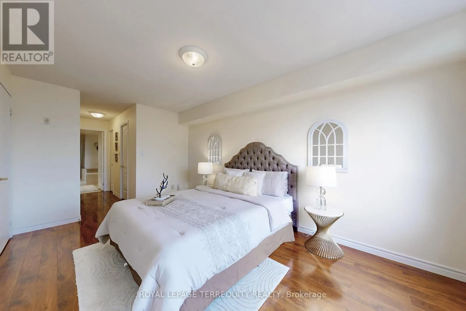 505 - 18 WANLESS AVENUE