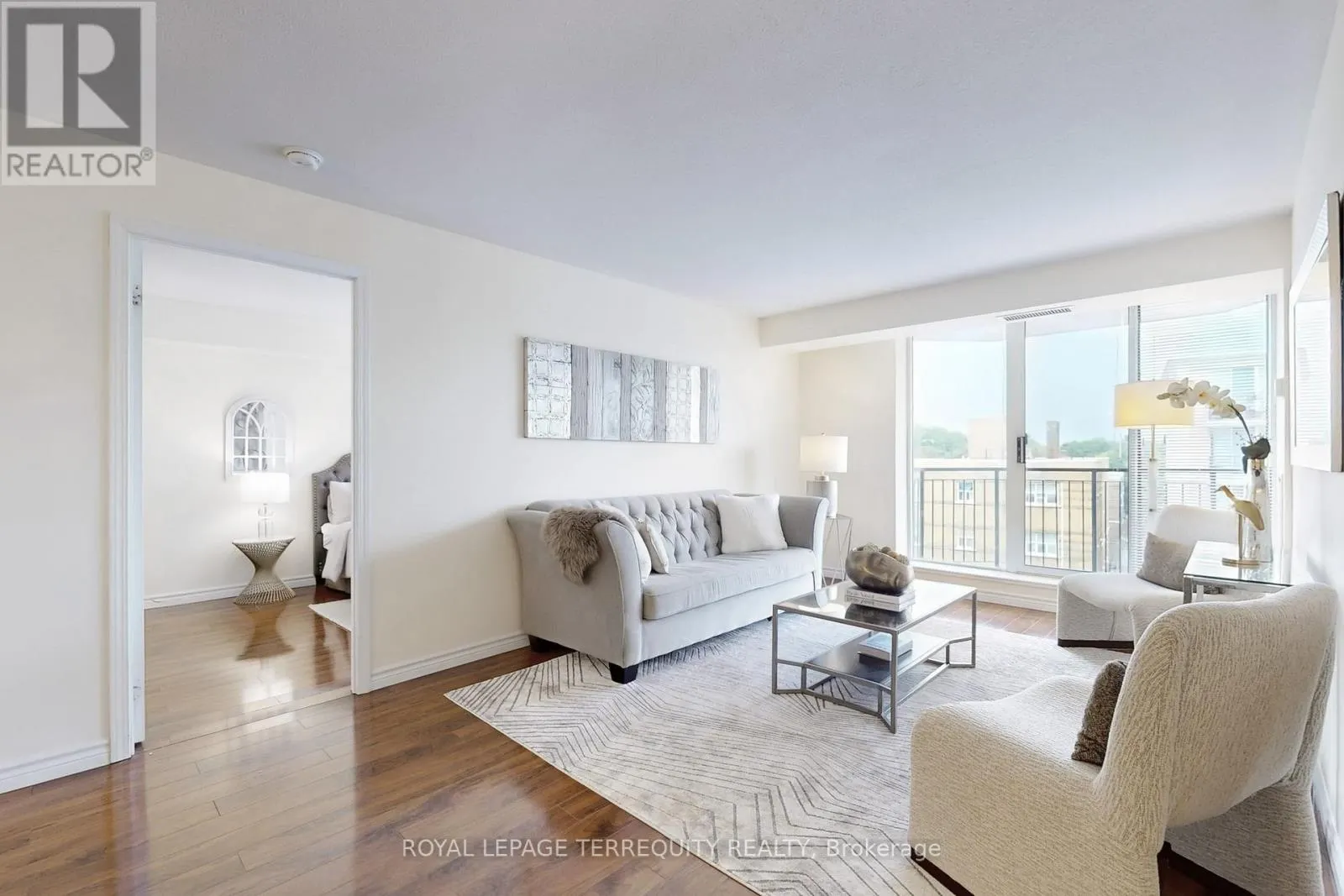 505 - 18 WANLESS AVENUE