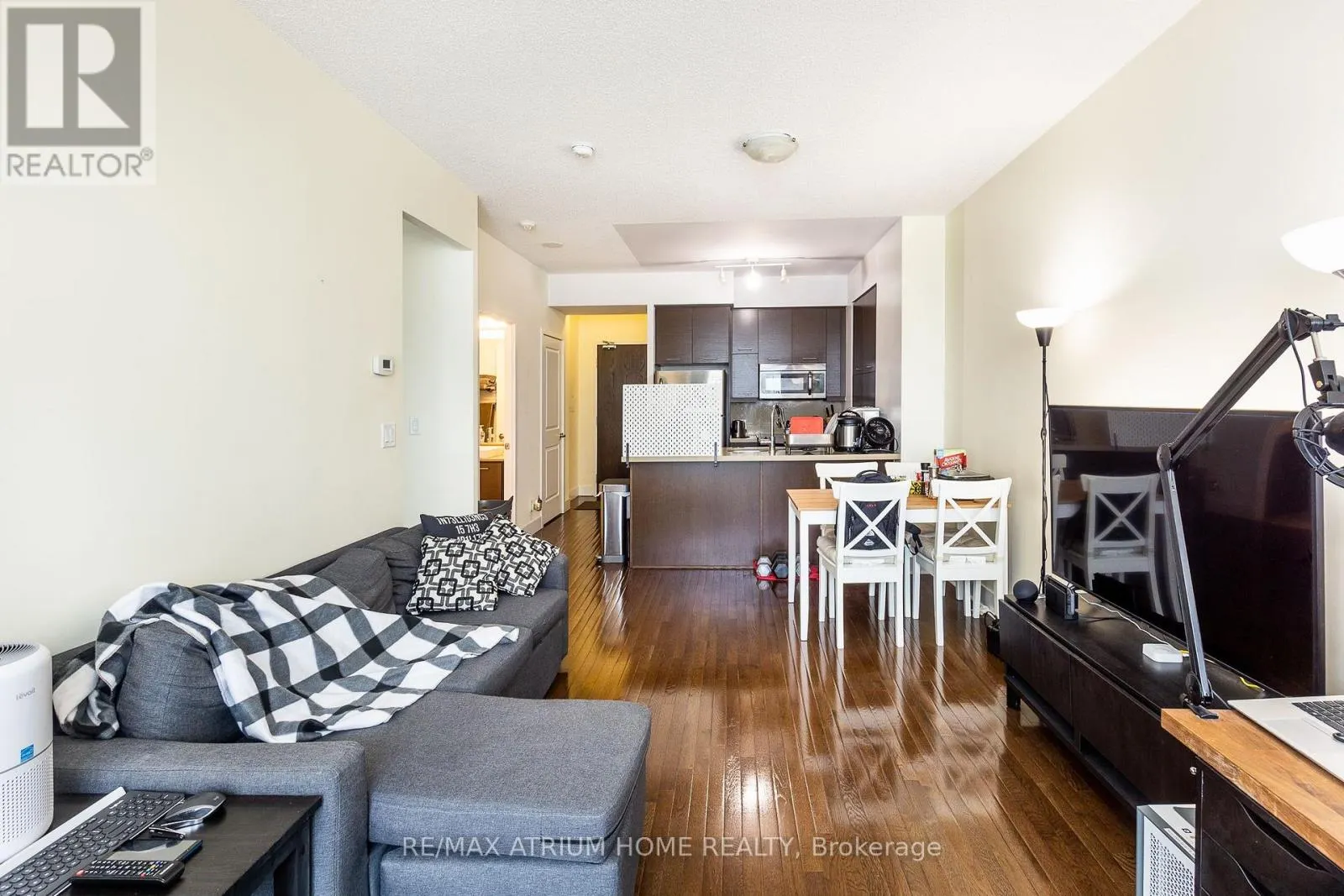 410 - 26 NORTON AVENUE