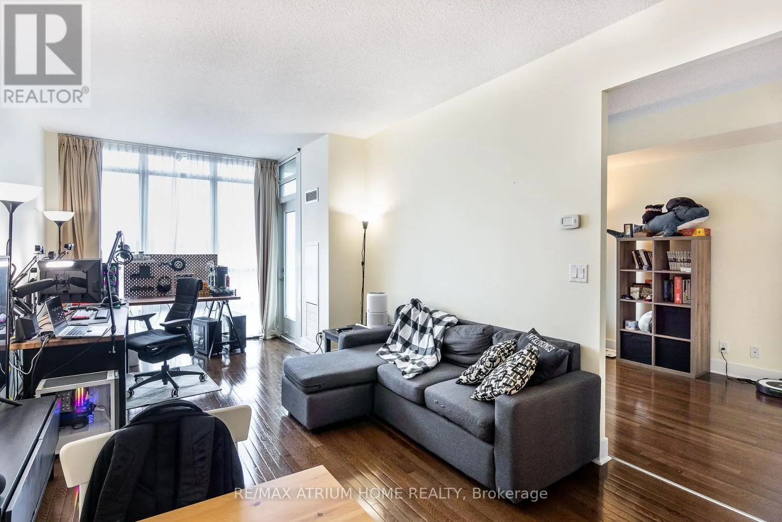 410 - 26 NORTON AVENUE