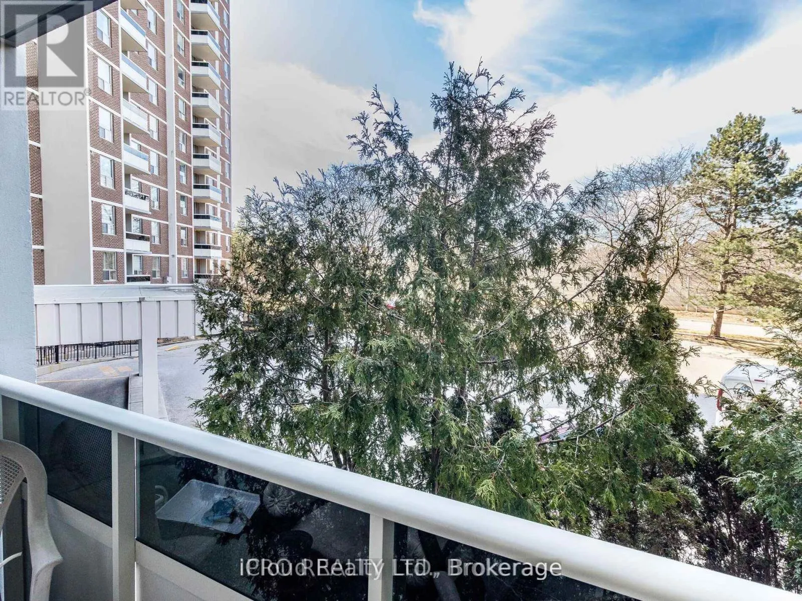 205 - 5 SHADY GOLFWAY