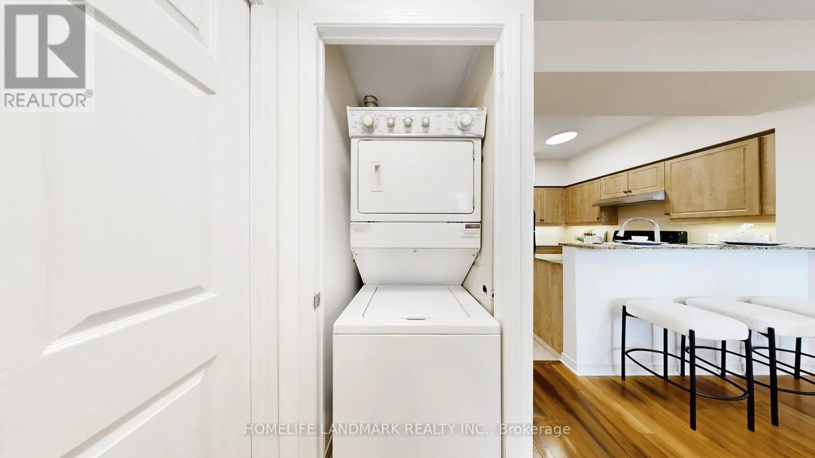 404 - 451 ROSEWELL AVENUE