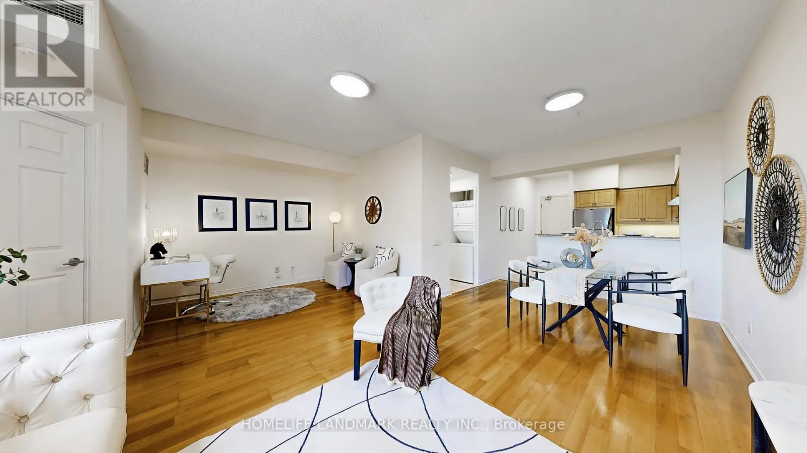 404 - 451 ROSEWELL AVENUE