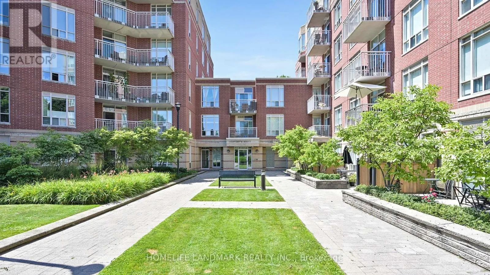 404 - 451 ROSEWELL AVENUE