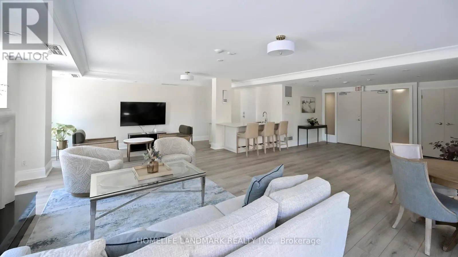 404 - 451 ROSEWELL AVENUE