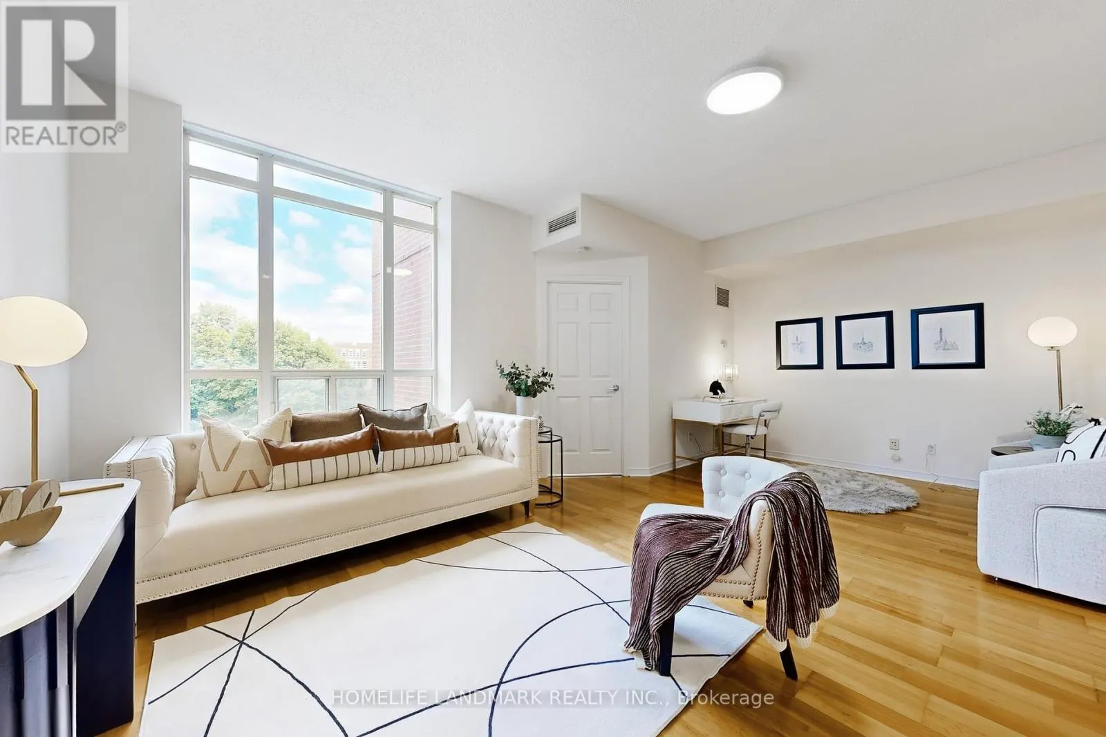 404 - 451 ROSEWELL AVENUE