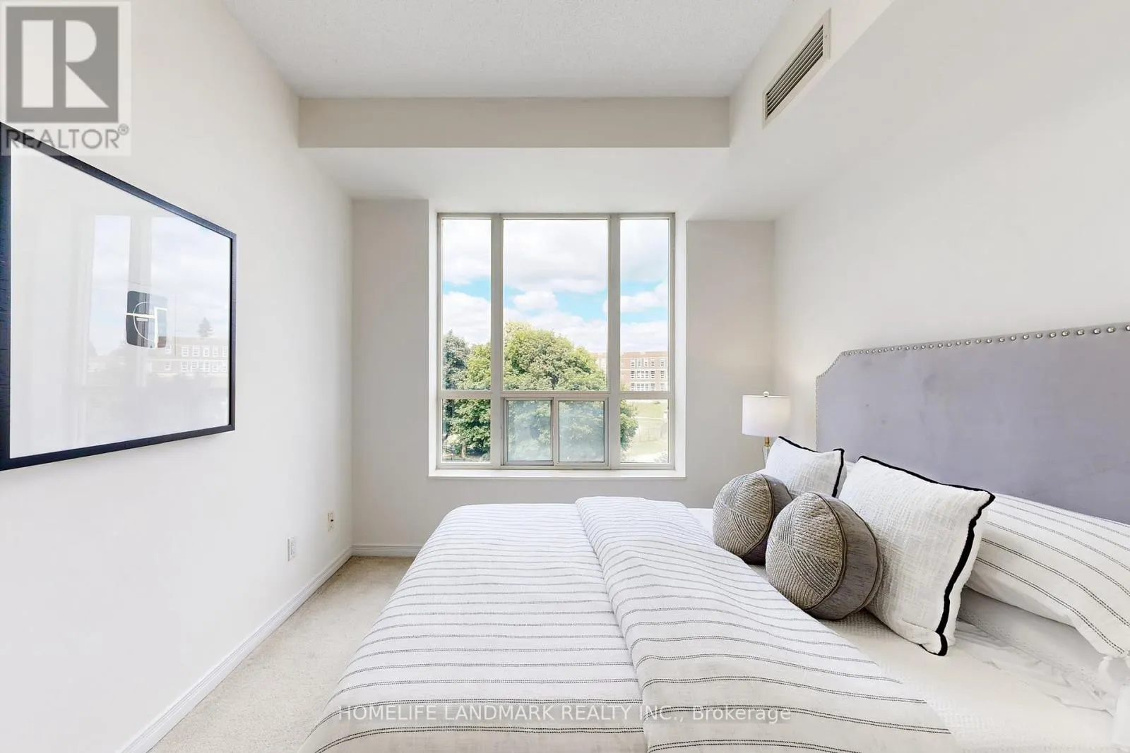 404 - 451 ROSEWELL AVENUE