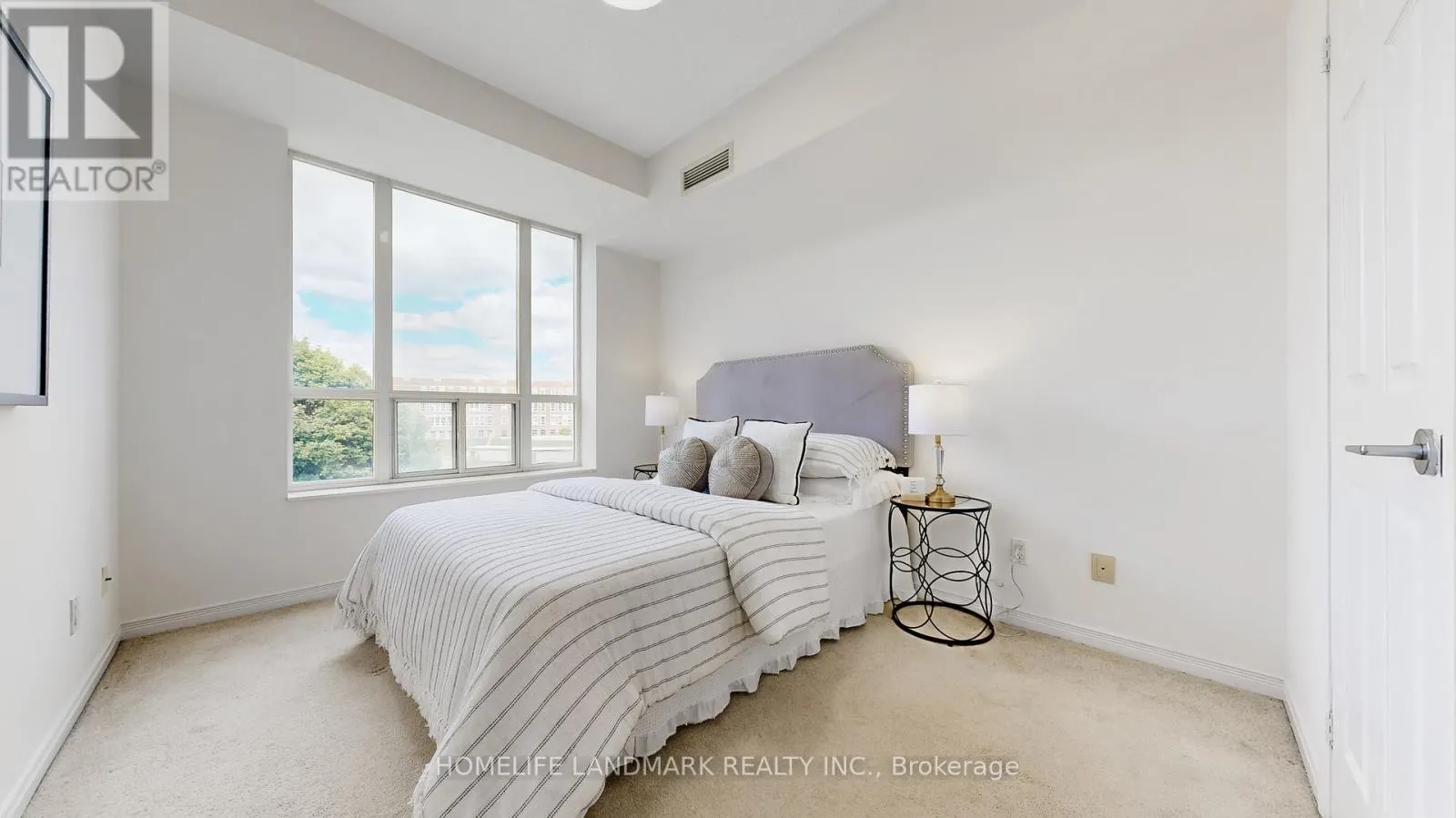 404 - 451 ROSEWELL AVENUE
