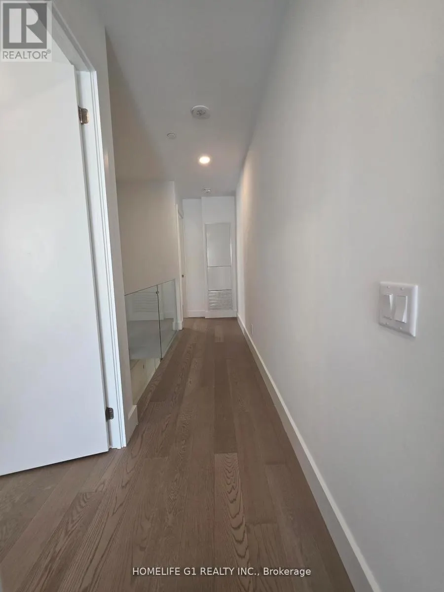 7 - 6 GREENBRIAR ROAD