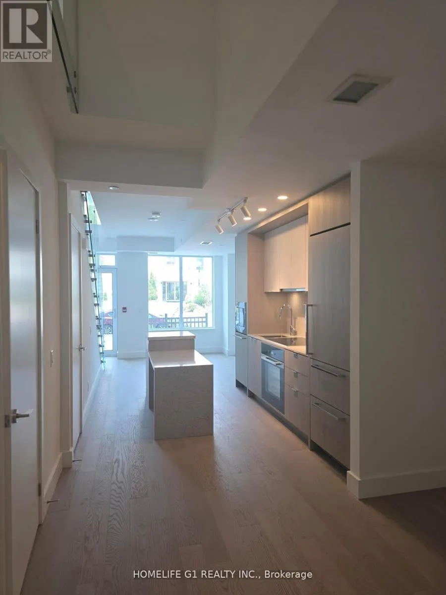 7 - 6 GREENBRIAR ROAD