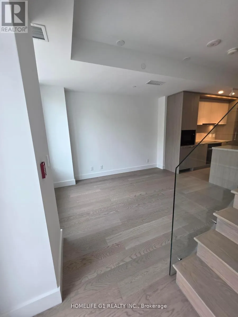 7 - 6 GREENBRIAR ROAD
