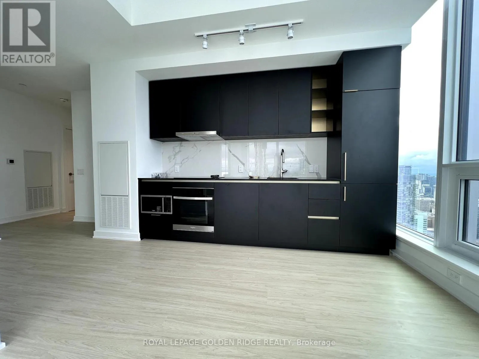 PH02 - 8 WELLESLEY STREET W