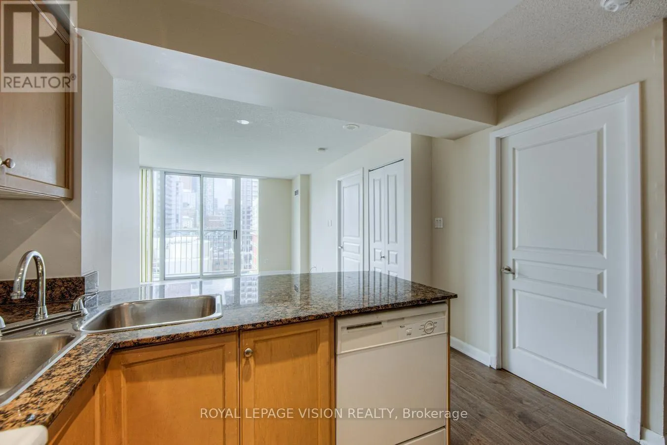 1462 - 313 RICHMOND STREET E