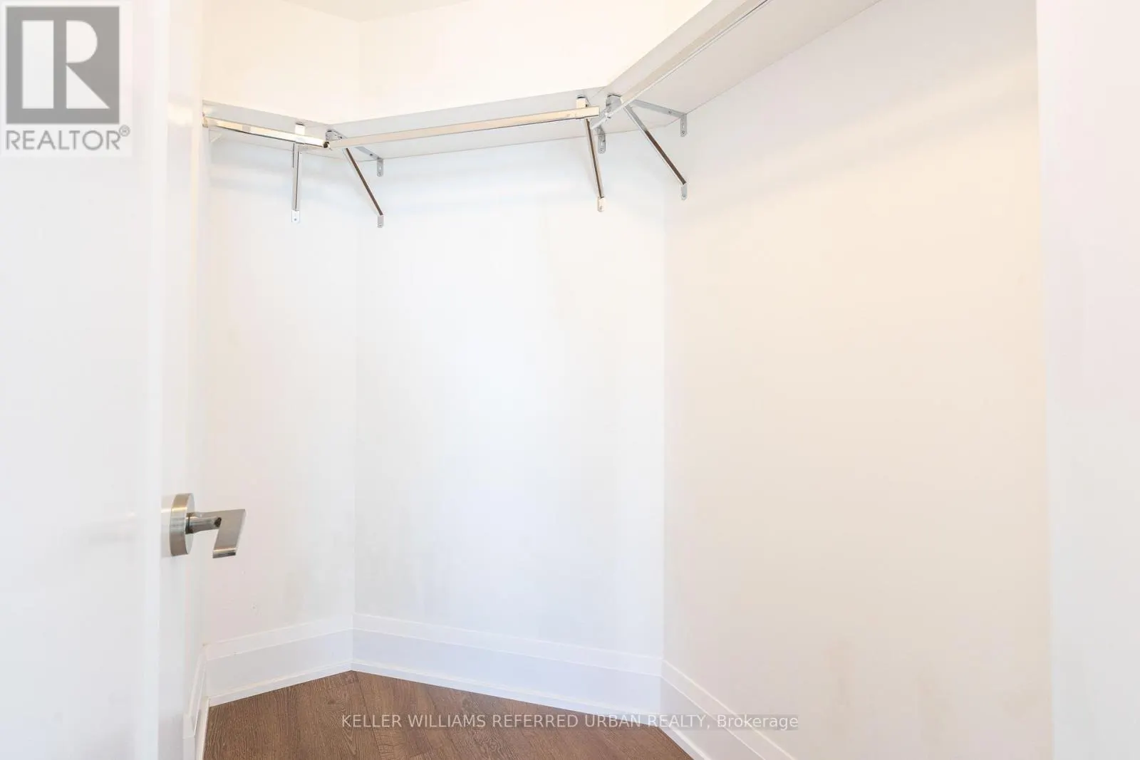 1802 - 101 ERSKINE AVENUE