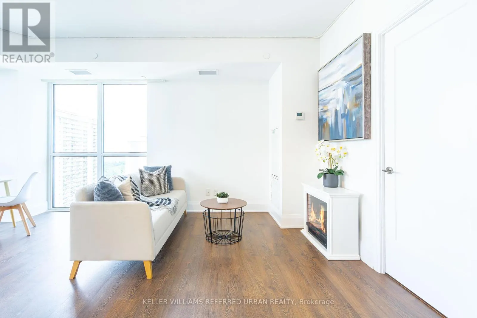 1802 - 101 ERSKINE AVENUE
