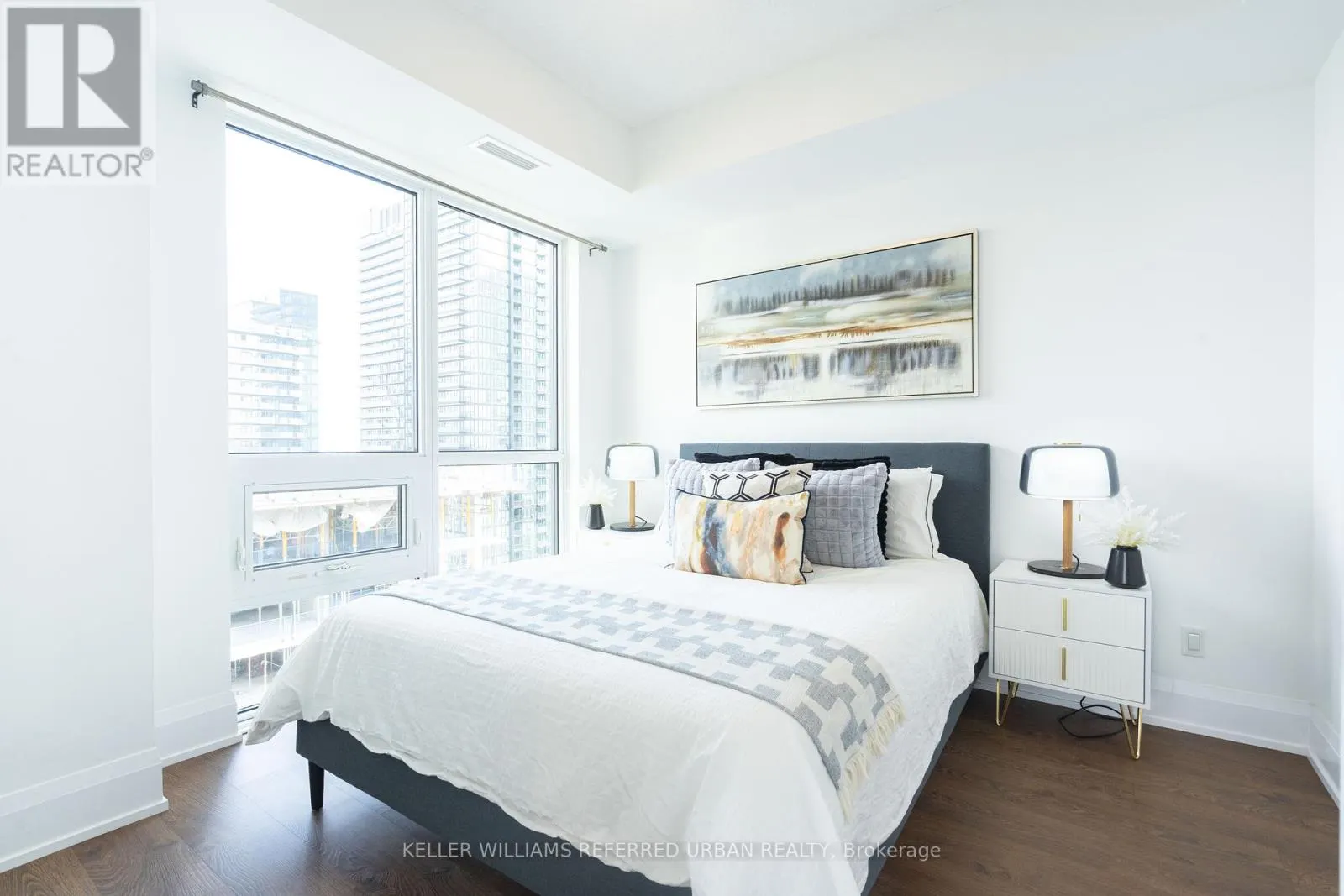 1802 - 101 ERSKINE AVENUE