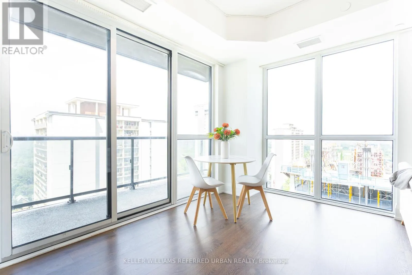 1802 - 101 ERSKINE AVENUE