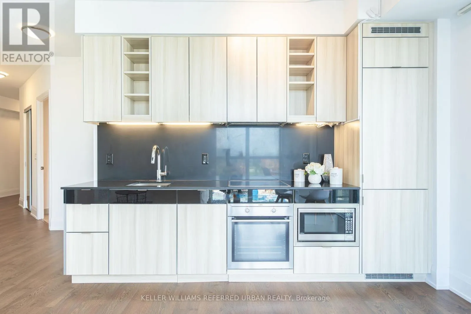 1802 - 101 ERSKINE AVENUE