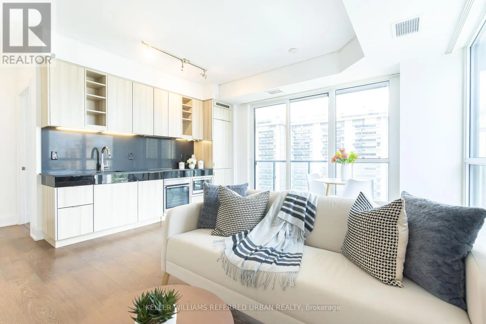 1802 - 101 ERSKINE AVENUE