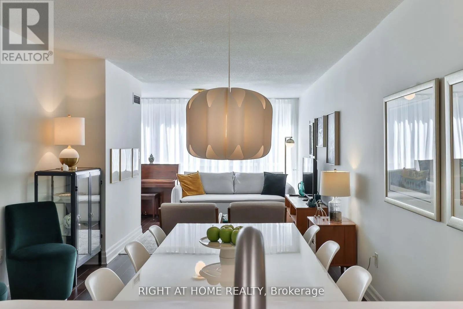 402 - 225 DAVENPORT ROAD