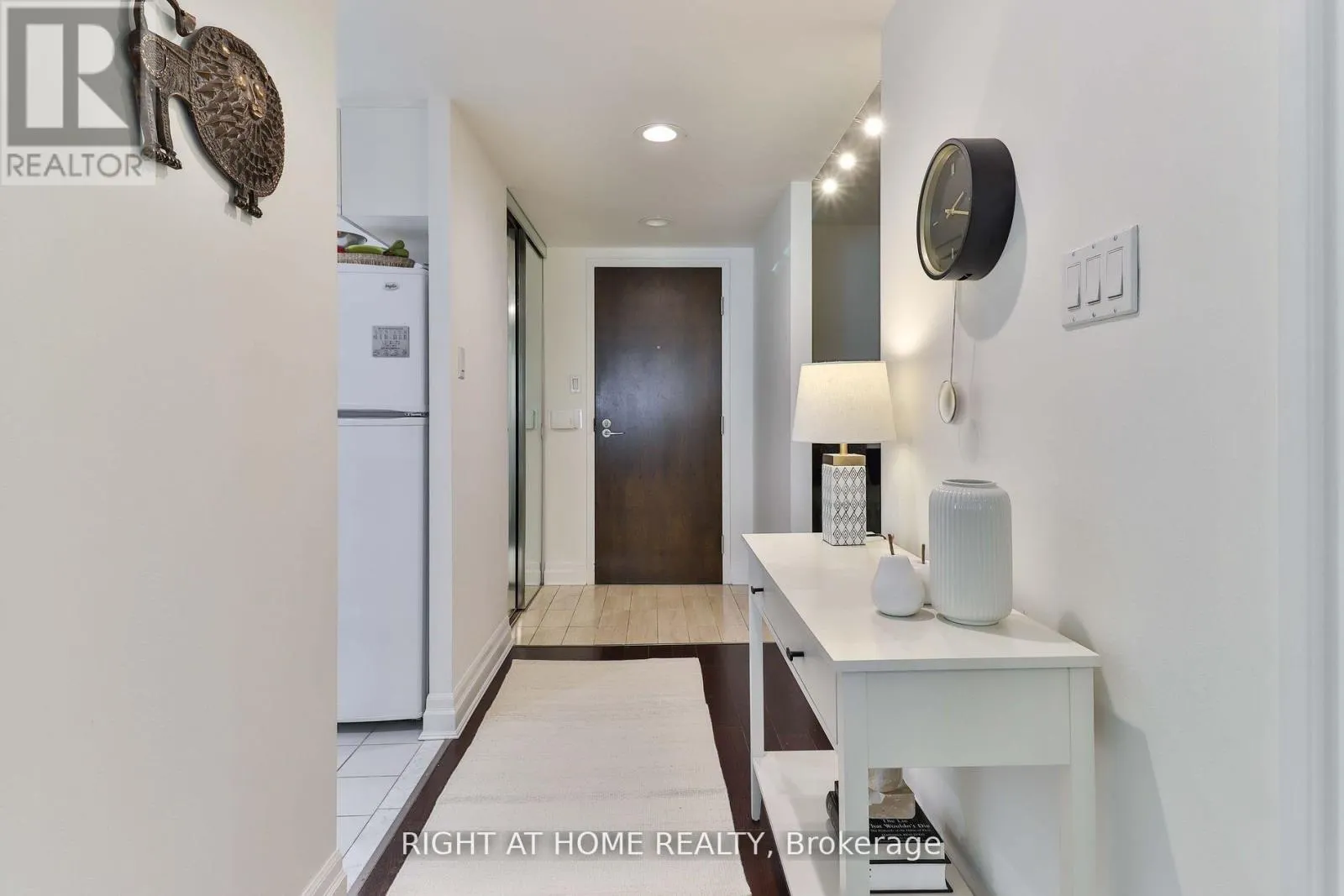 402 - 225 DAVENPORT ROAD