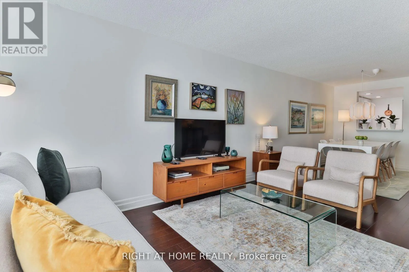 402 - 225 DAVENPORT ROAD