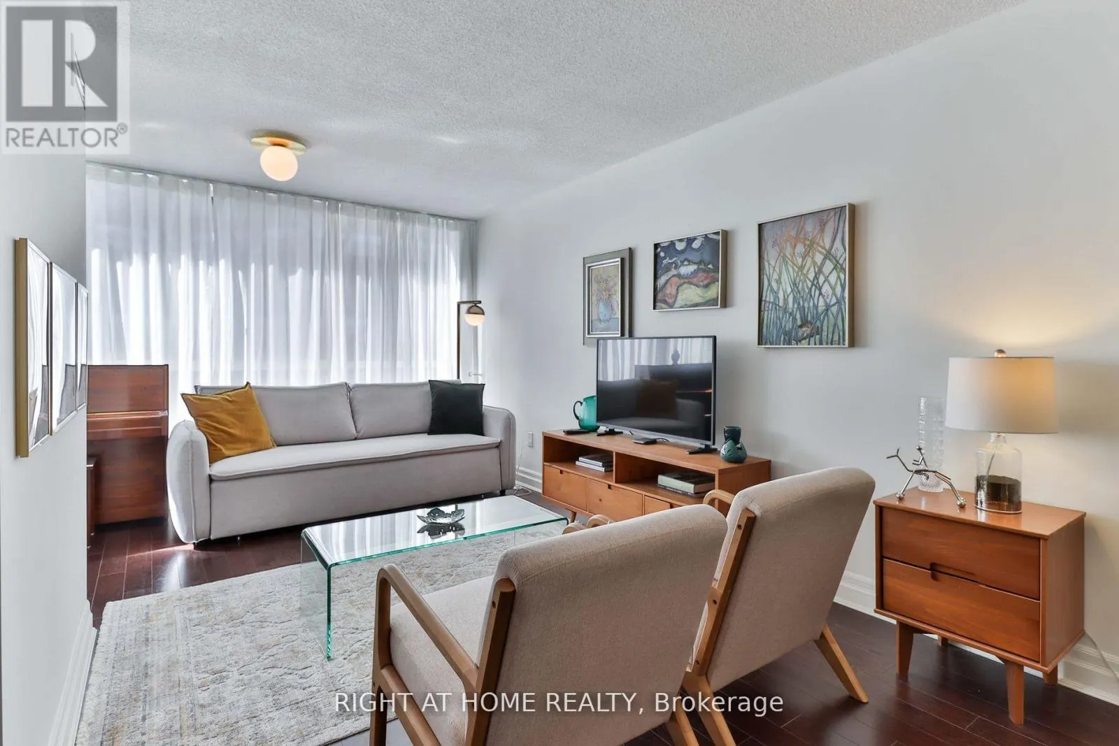 402 - 225 DAVENPORT ROAD