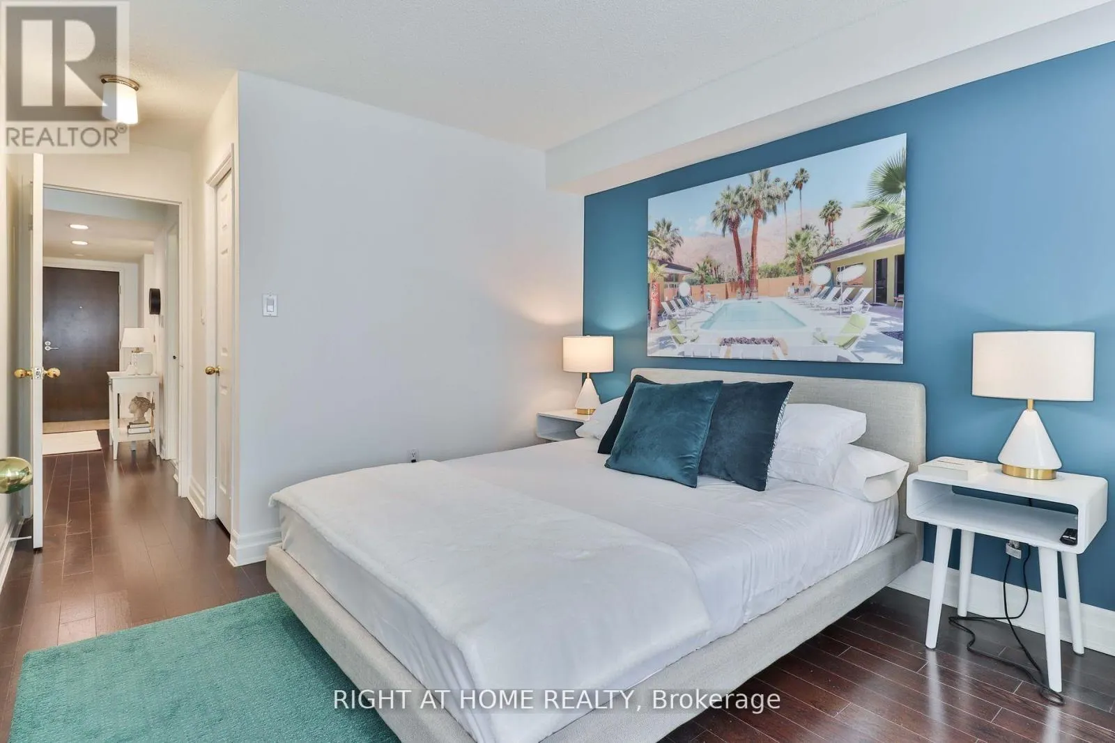 402 - 225 DAVENPORT ROAD