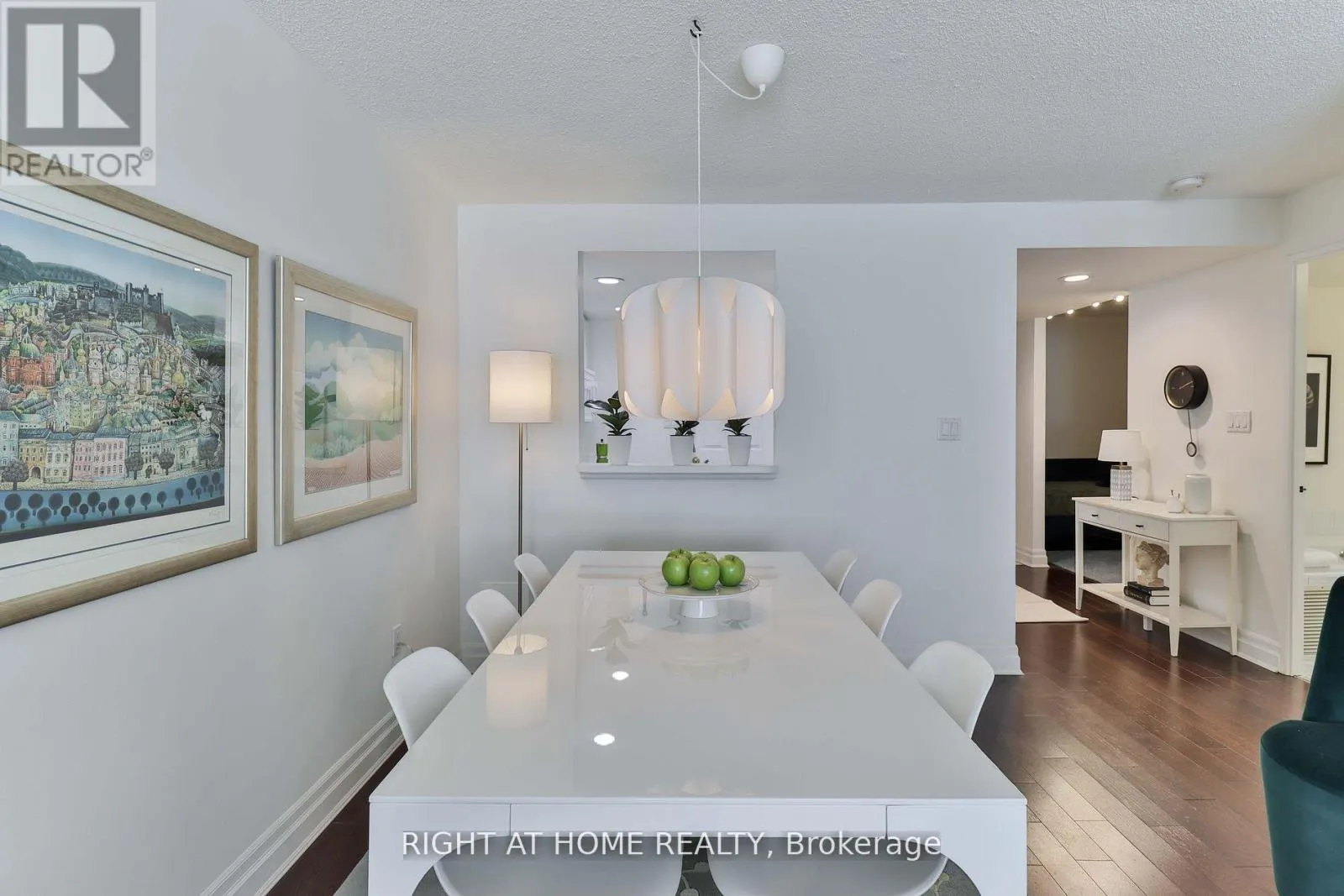 402 - 225 DAVENPORT ROAD
