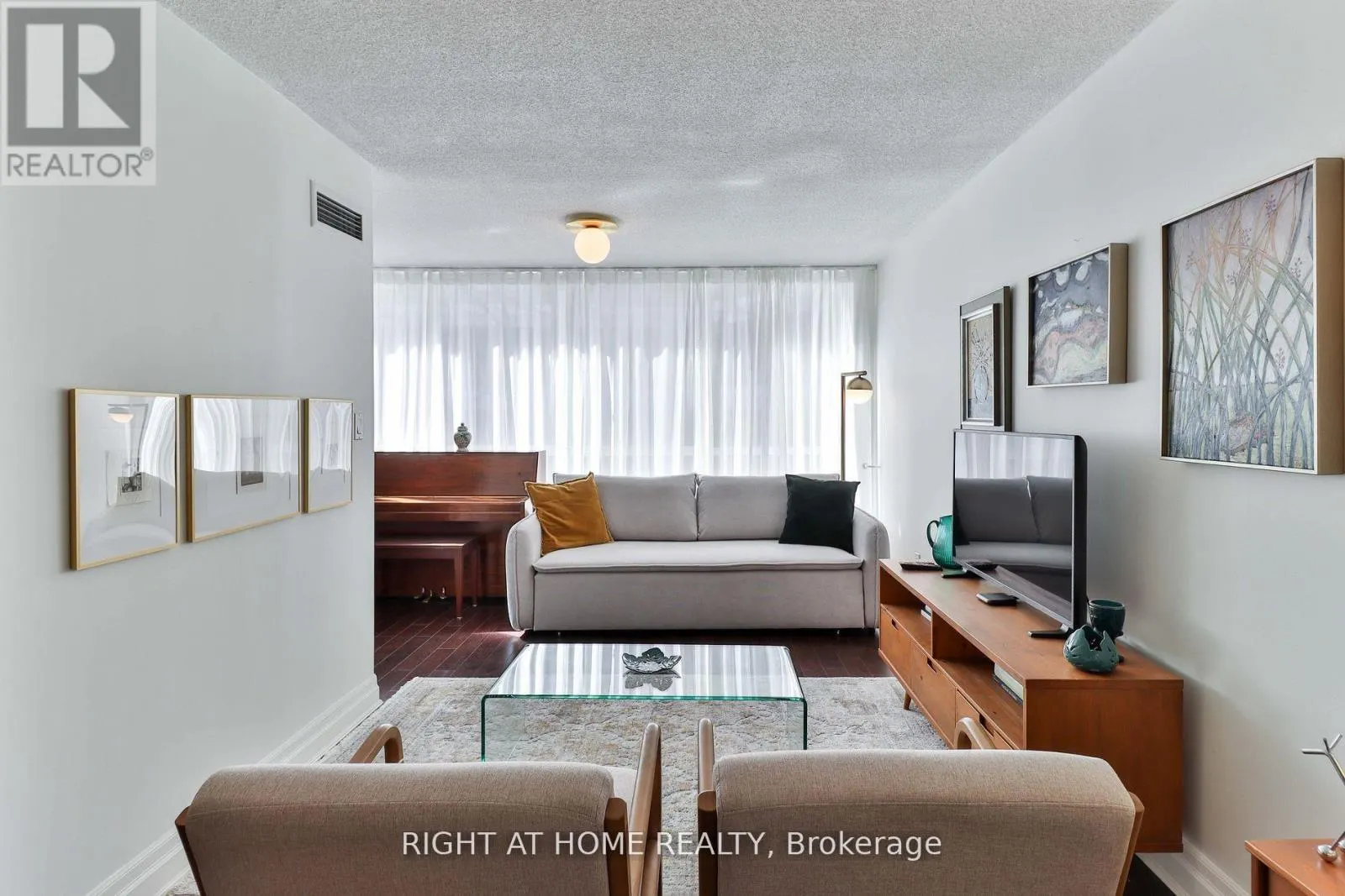 402 - 225 DAVENPORT ROAD