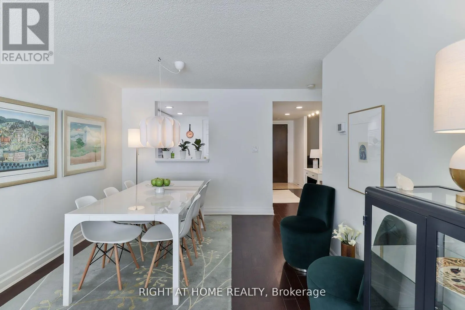 402 - 225 DAVENPORT ROAD