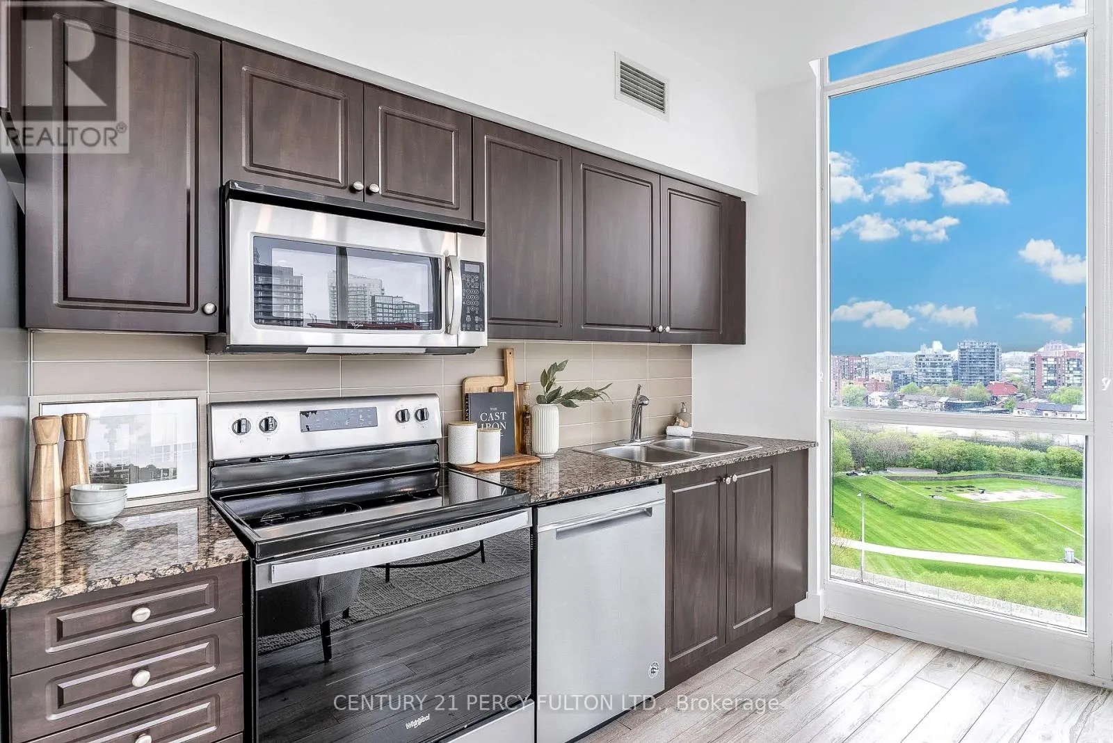 1663 - 209 FORT YORK BOULEVARD