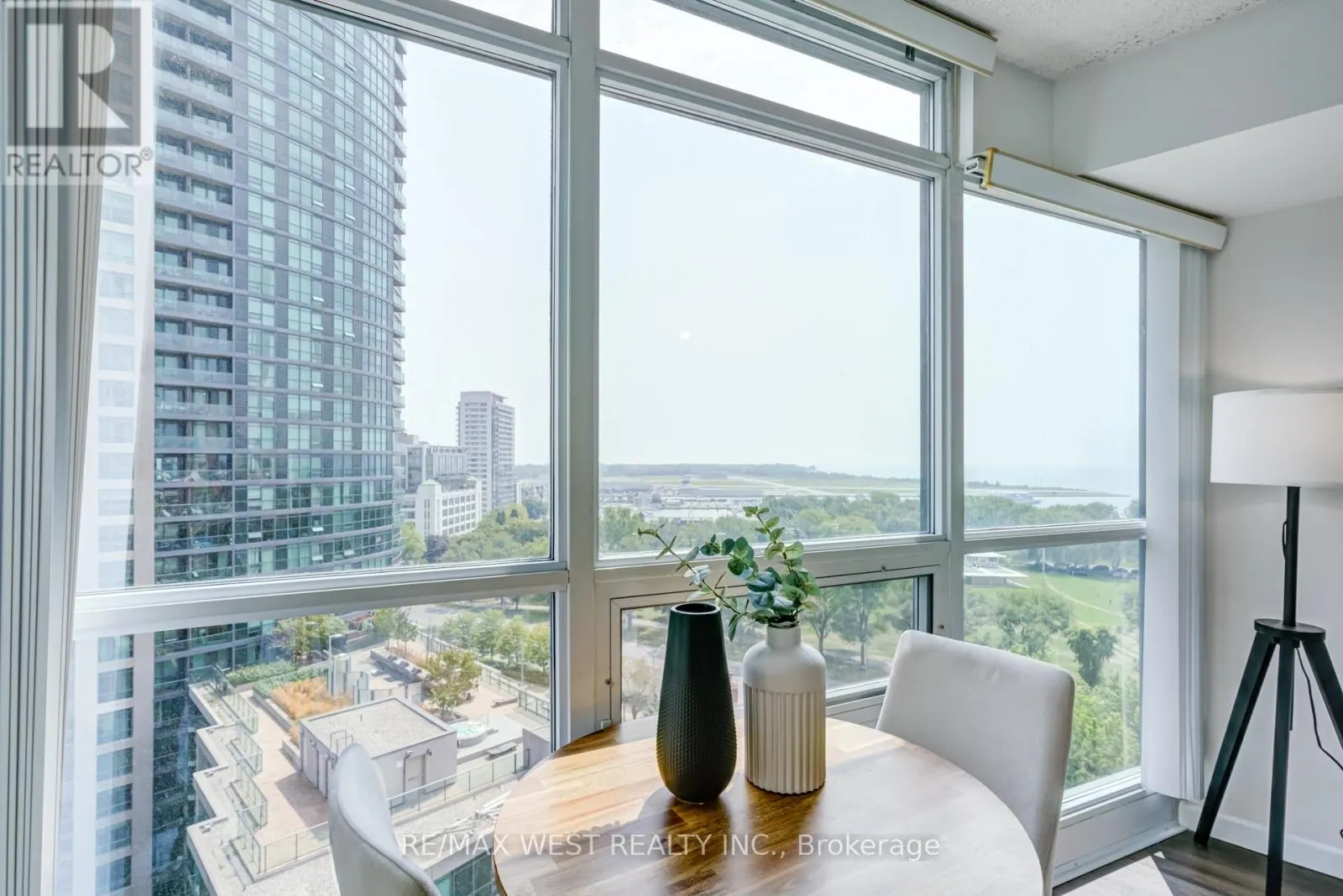 1407 - 219 FORT YORK BOULEVARD