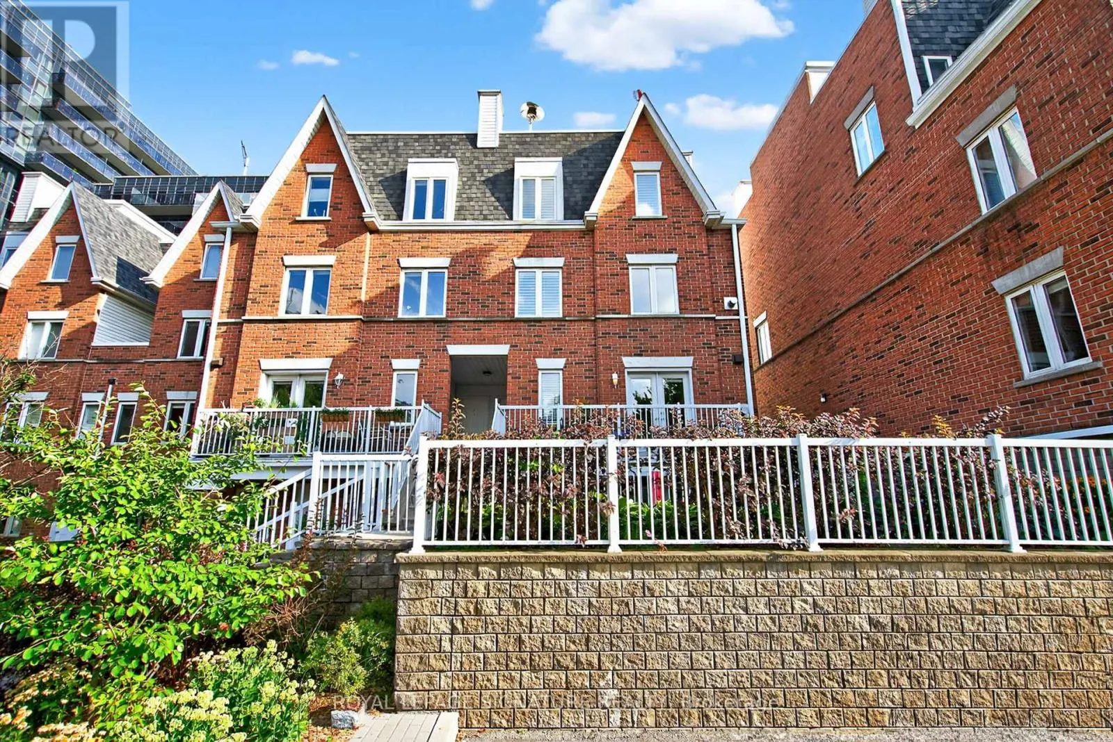 411 - 12 SUDBURY STREET