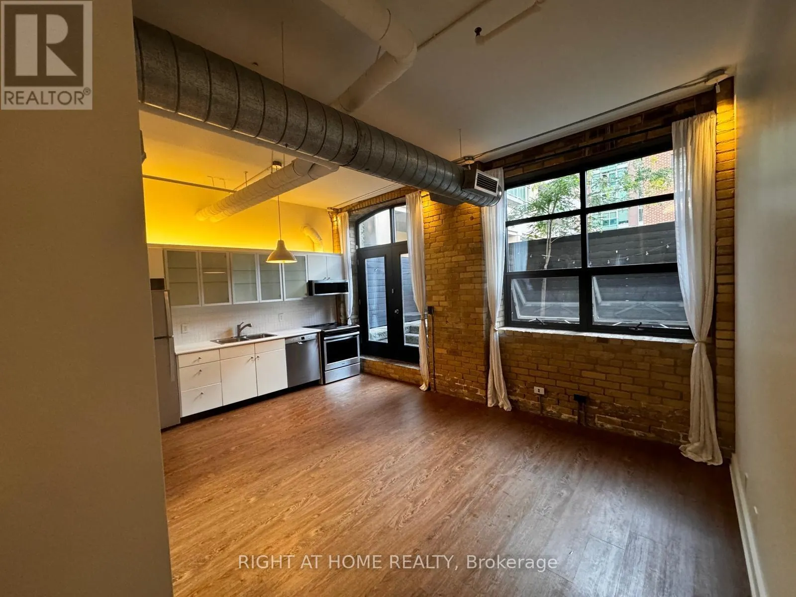 106 - 383 ADELAIDE STREET E