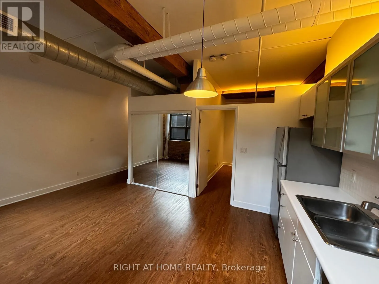 106 - 383 ADELAIDE STREET E