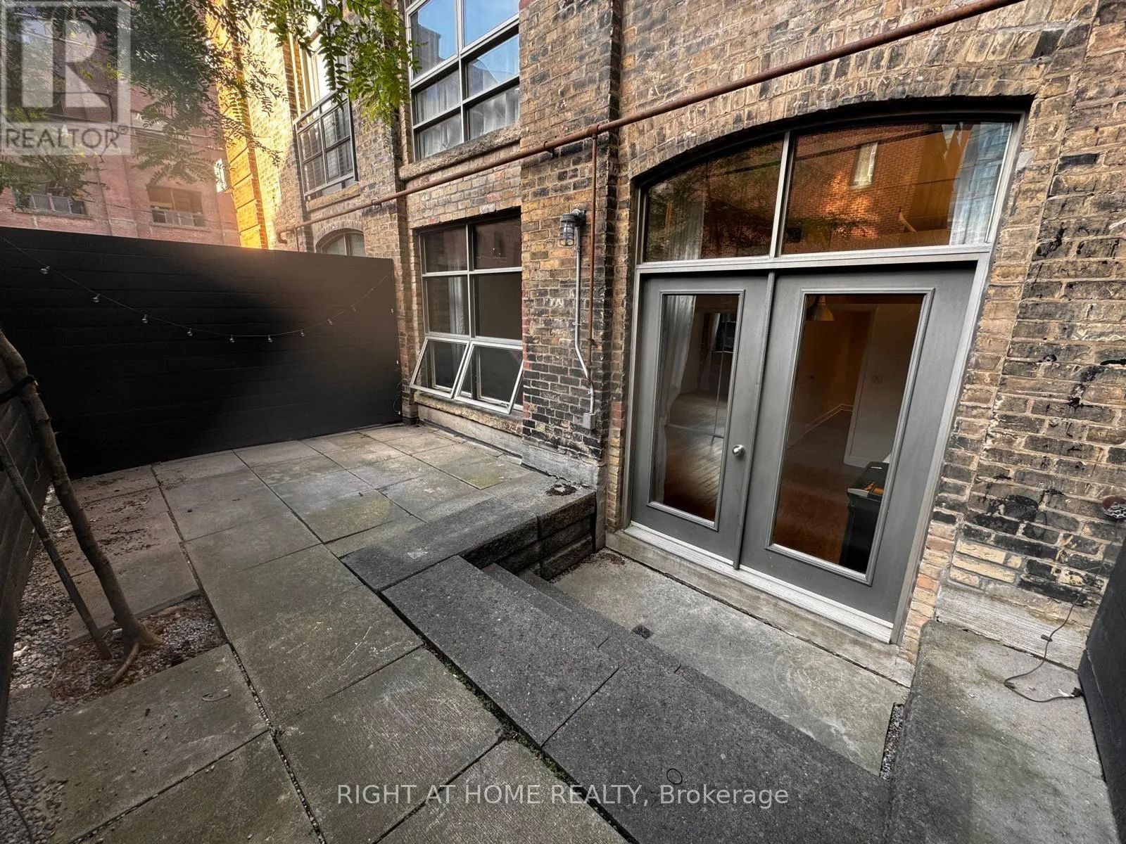 106 - 383 ADELAIDE STREET E