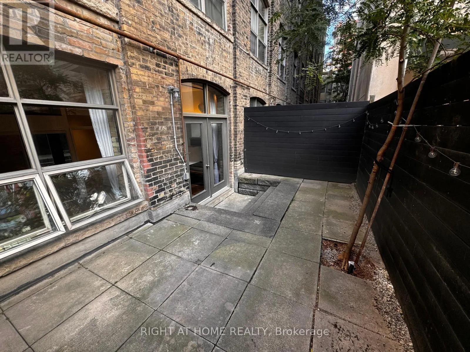 106 - 383 ADELAIDE STREET E