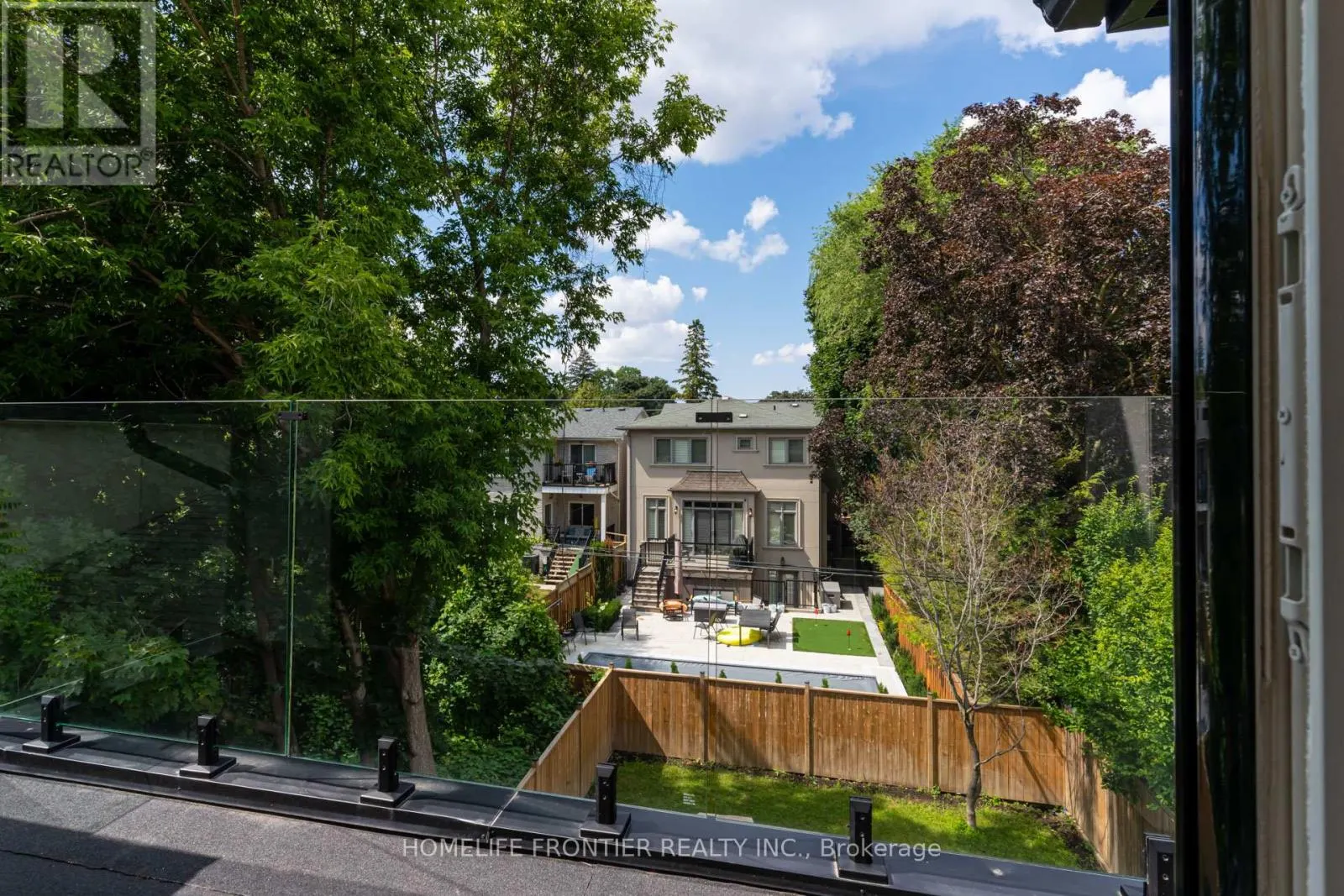 594 BROADWAY AVENUE