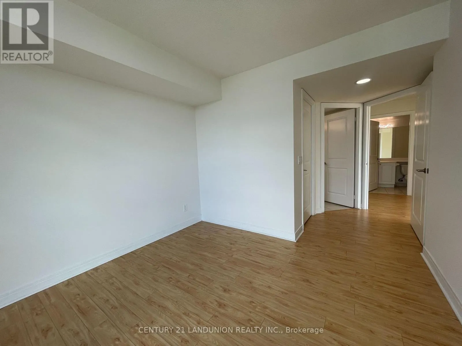 2115 - 35 BALES AVENUE