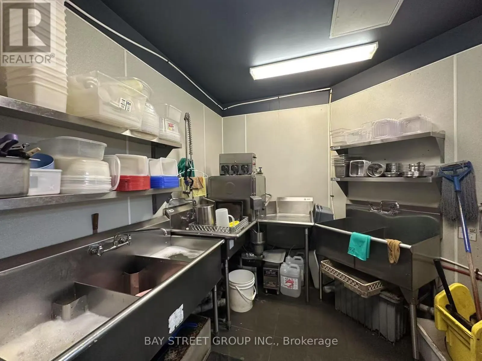 382 SPADINA AVENUE